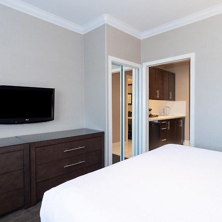 Sandman Signature Edmonton South Hotel Экстерьер фото