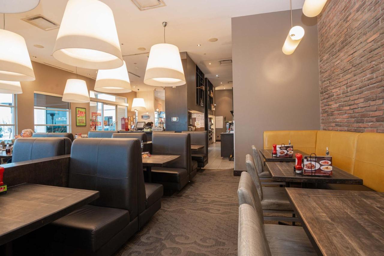 Sandman Signature Edmonton South Hotel Экстерьер фото