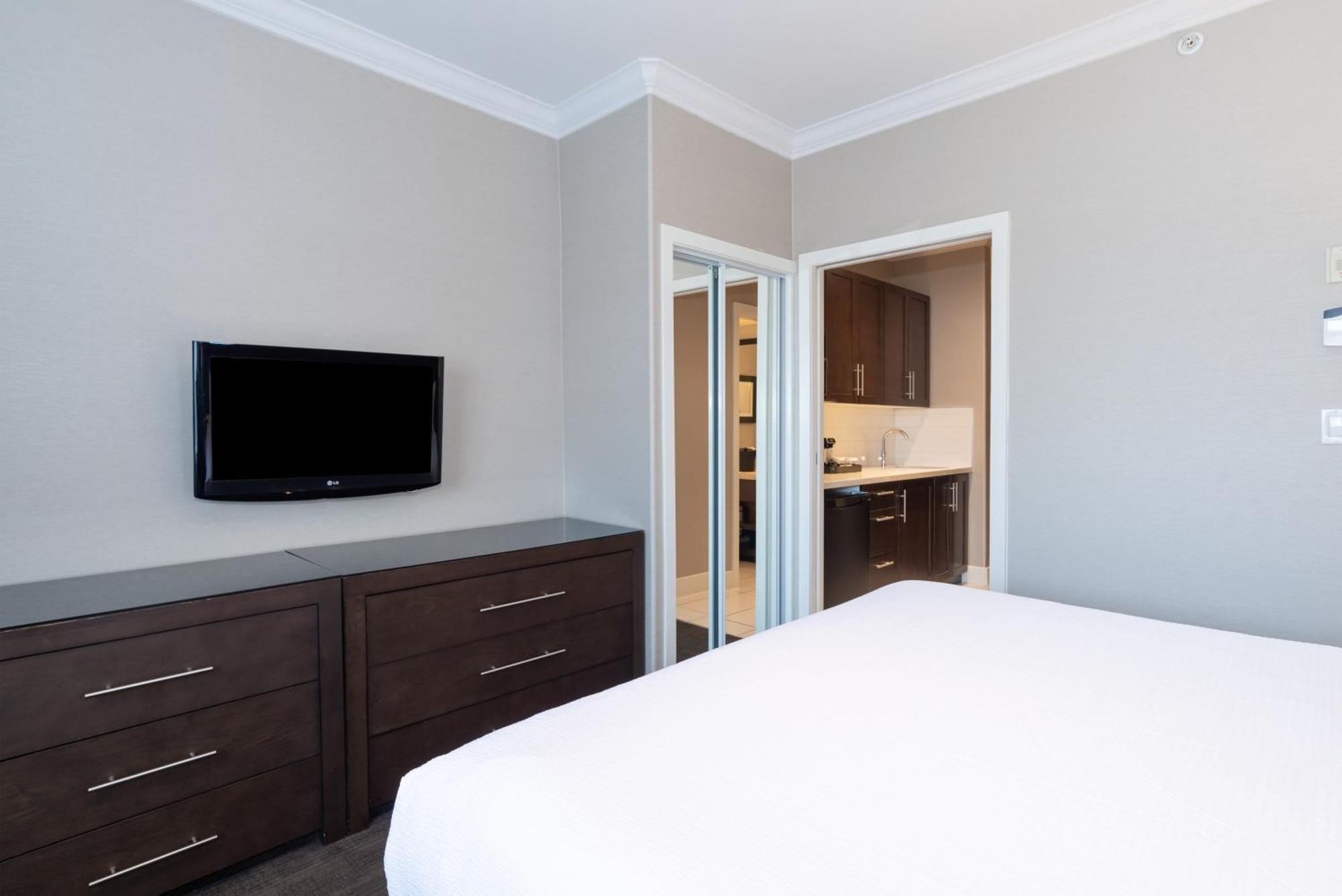 Sandman Signature Edmonton South Hotel Экстерьер фото