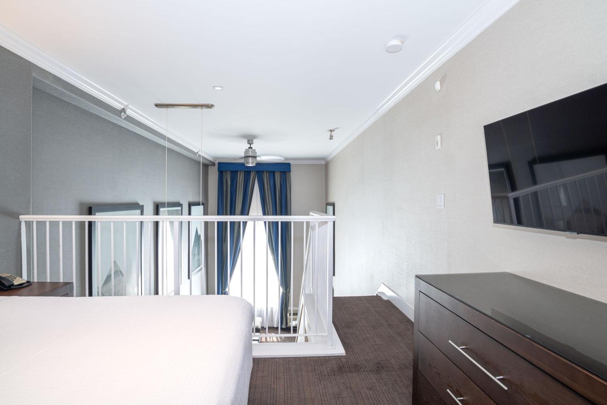 Sandman Signature Edmonton South Hotel Экстерьер фото