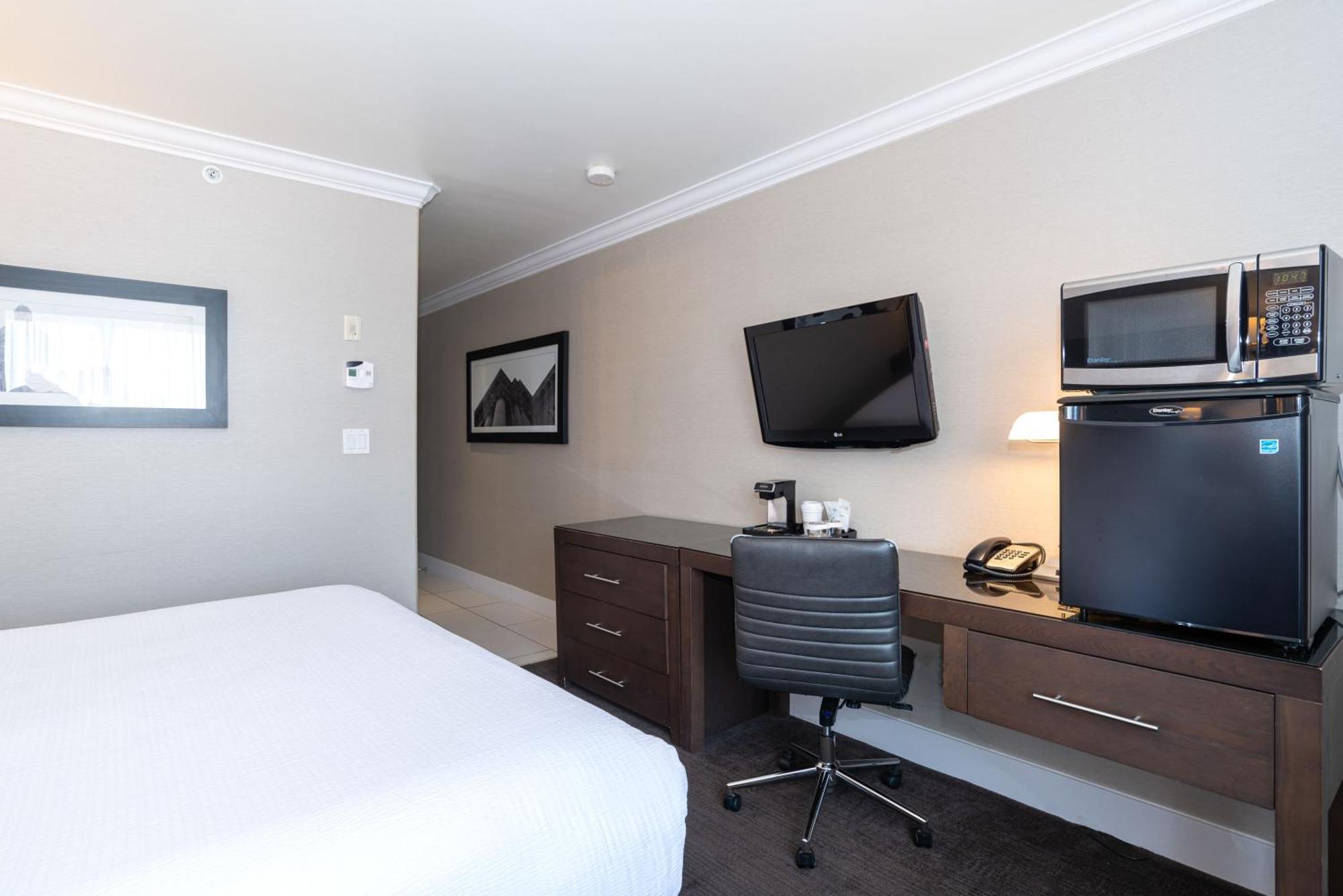 Sandman Signature Edmonton South Hotel Экстерьер фото
