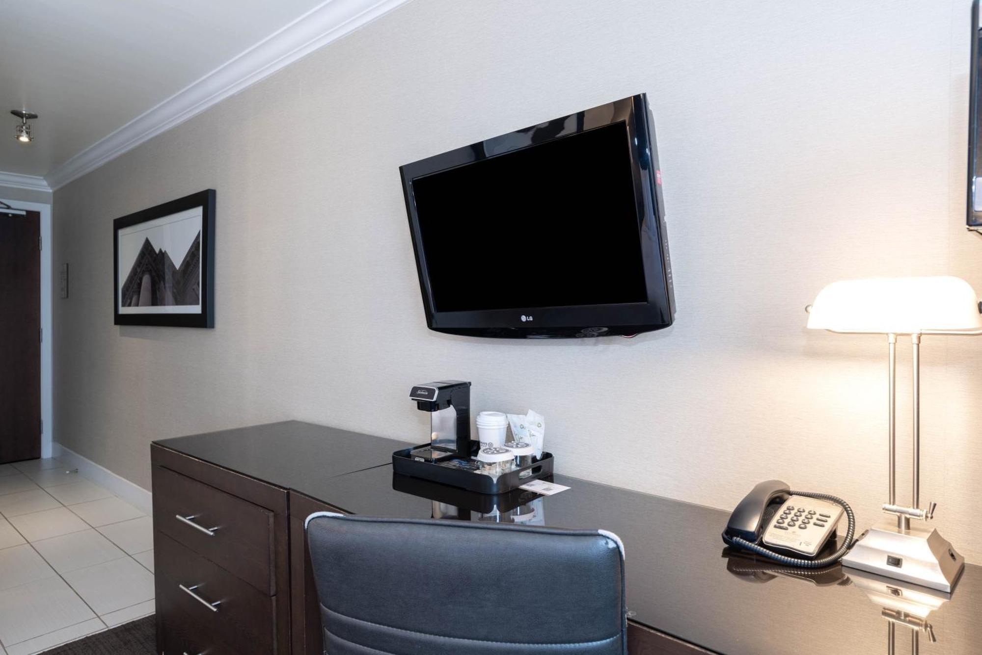 Sandman Signature Edmonton South Hotel Экстерьер фото