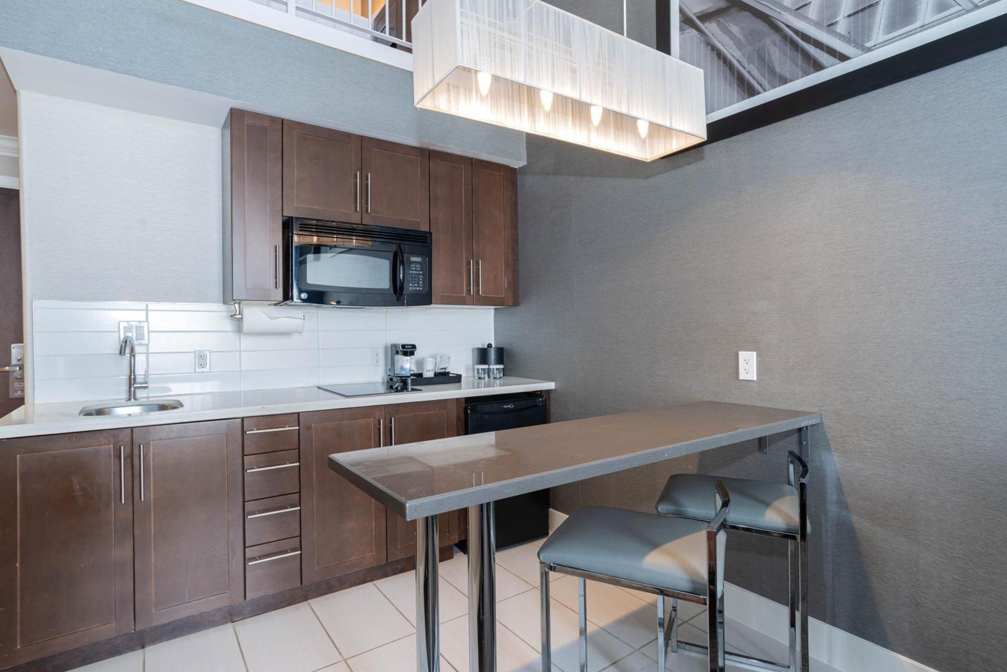Sandman Signature Edmonton South Hotel Экстерьер фото