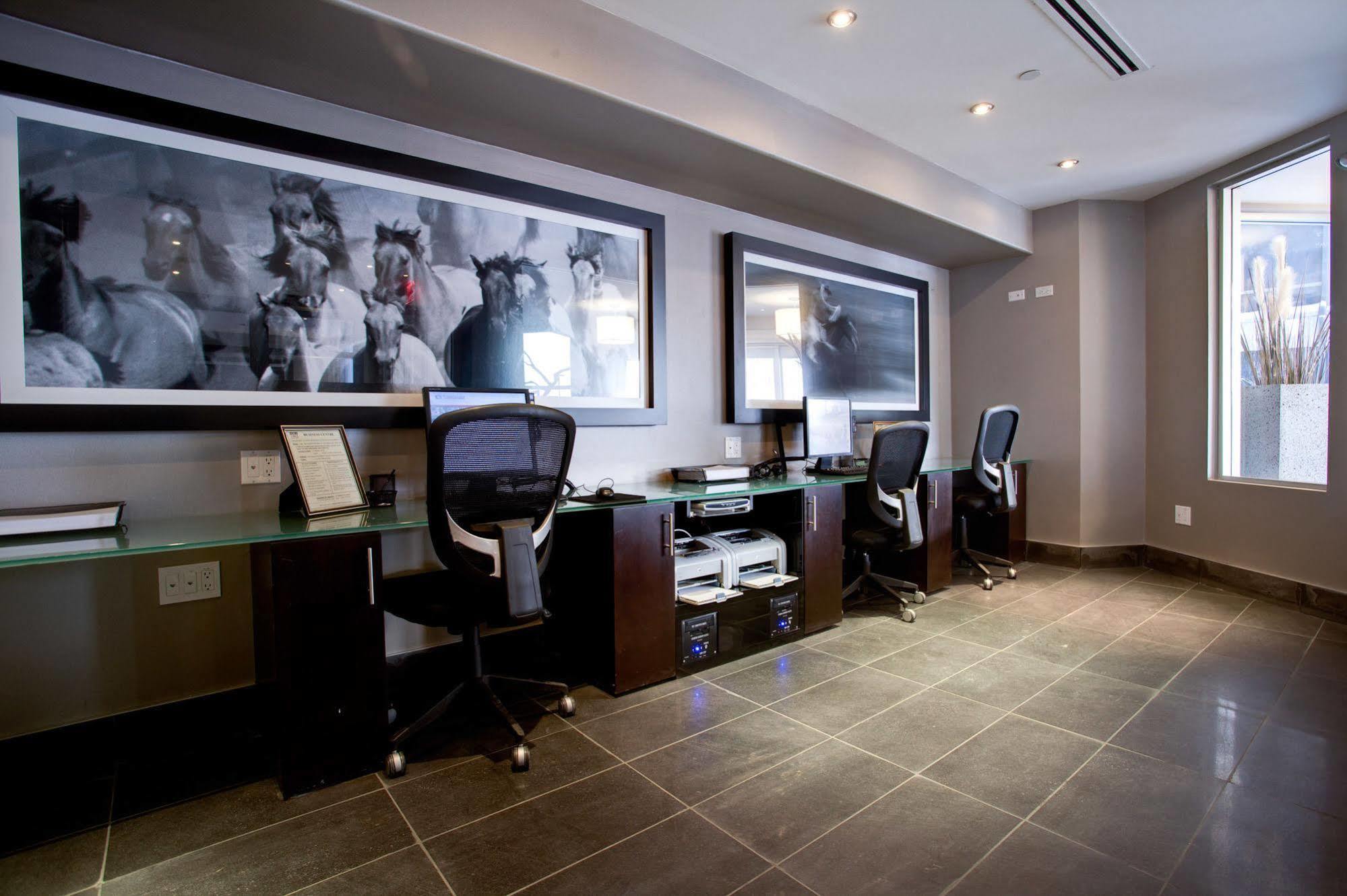 Sandman Signature Edmonton South Hotel Экстерьер фото